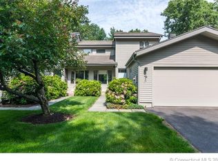 4 Hounds Chase, Avon, CT 06001