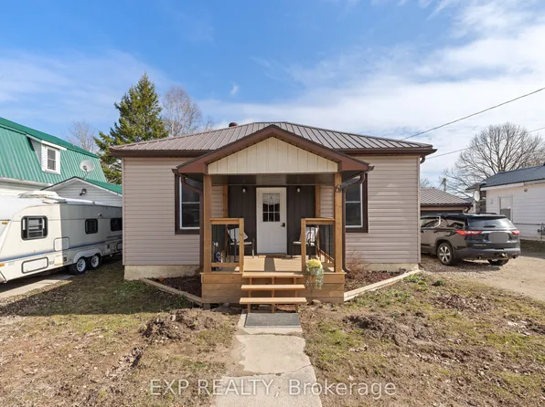 61 Queen St, Huron East, ON N0G 2W0