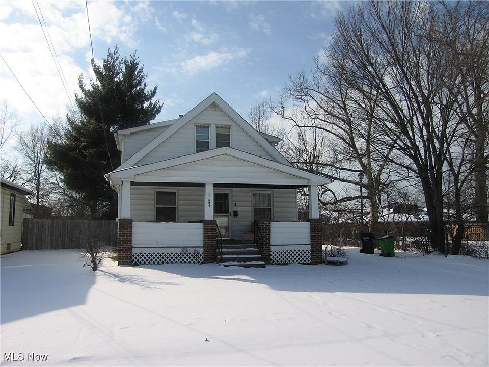 1st image of 824 E 207th St