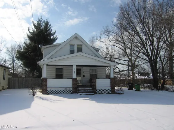 824 E 207th St, Euclid, OH 44119