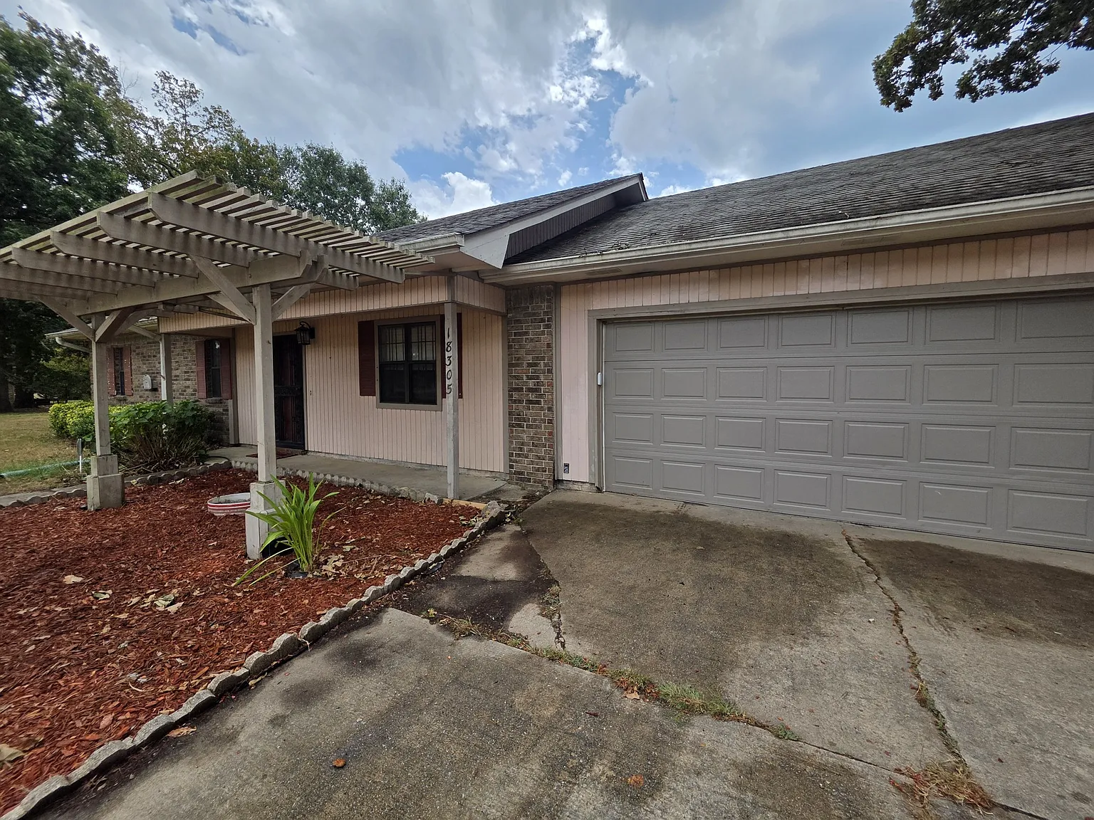 3 bed, 1412 sqft, $1,300 — Photo 2