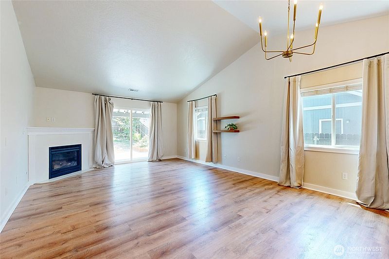 3rd image of 965 Hedine Road