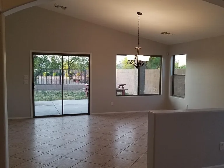 10408 W Raymond St — Photo 11