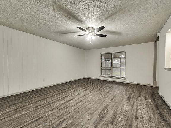 3rd image of 1410 Creekwood Ln #1