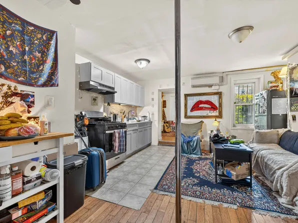 354 Lexington Avenue image 1 of 9