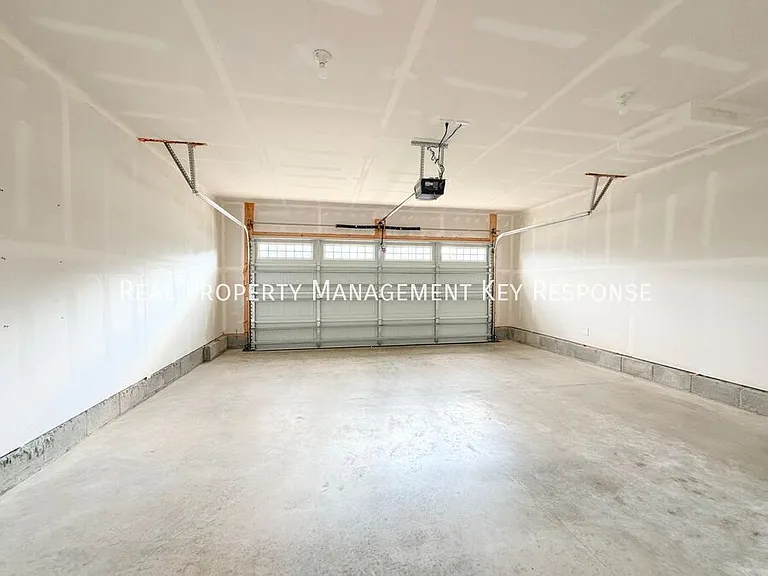 325 Heritage Ave — Photo 20