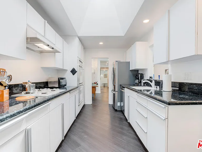 22705 Crespi St — Photo 16
