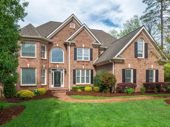 104 Grattan Ct, Morrisville, NC 27560