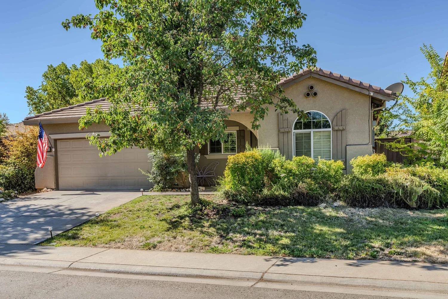 1002 Shakeley Ln photo 1