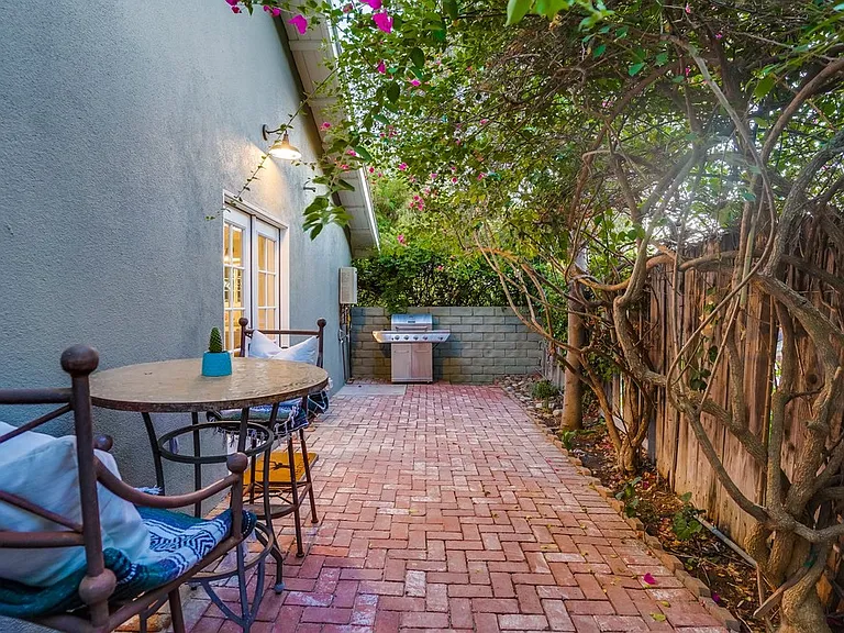 Martha St — Photo 32
