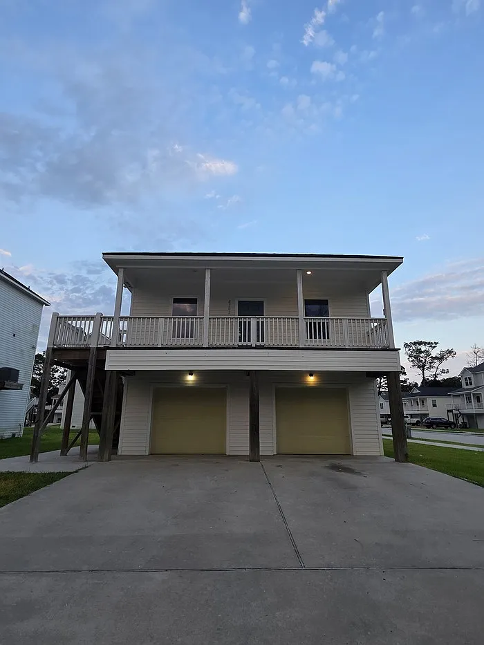 3 bed, 2.0 bath, $1,472 — Photo 1