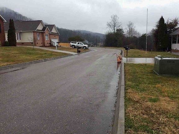 Exterior Neighborhood (street photo)
