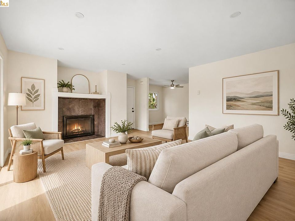 1st image of 385 Caliente Cir