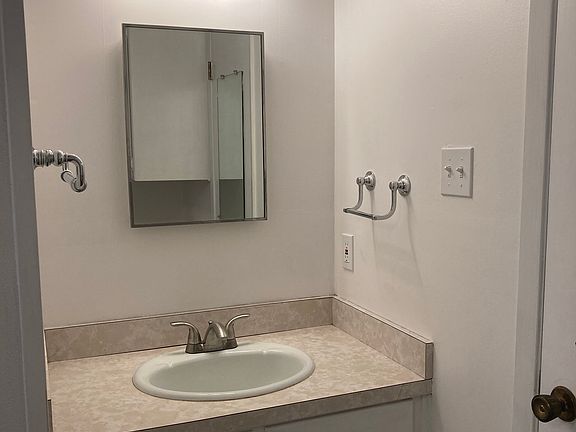 3rd image of 3204 Yellowstone Dr #B