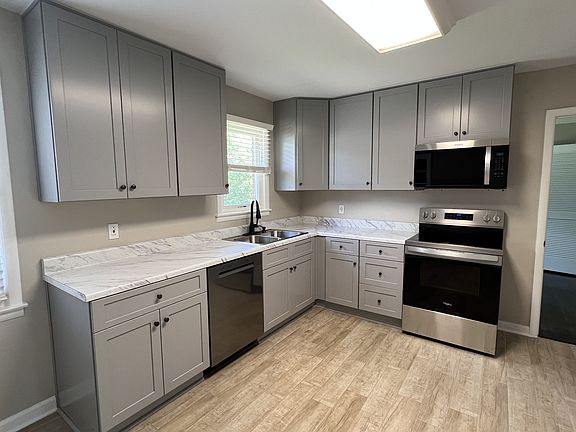 5th image of 809 Colfax Dr