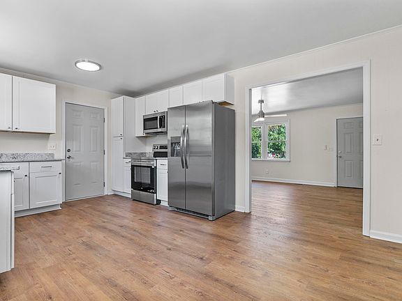 4th image of 1006 Plowden Mill Rd