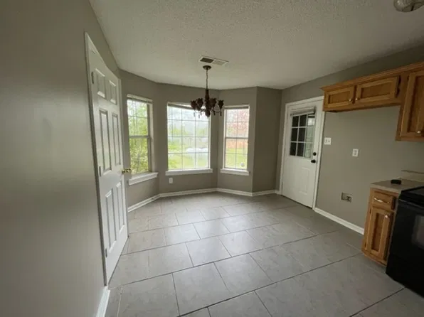 242 Forest Hill Rd, Byhalia, MS 38611