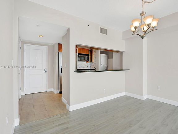 3rd image of 610 W Las Olas Blvd #12XX