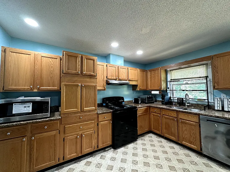 4408 Leota Dr — Photo 9