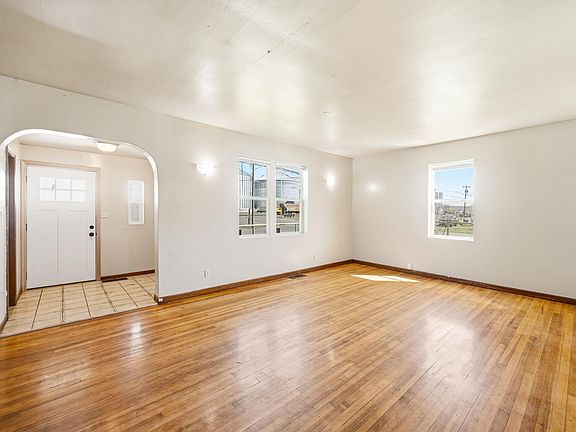3rd image of 211 G St
