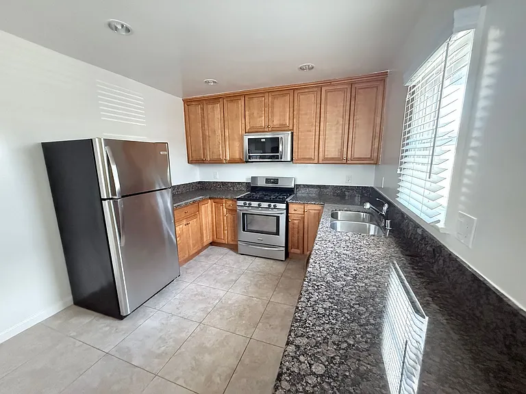 139-145 N Harper Ave — Photo 9