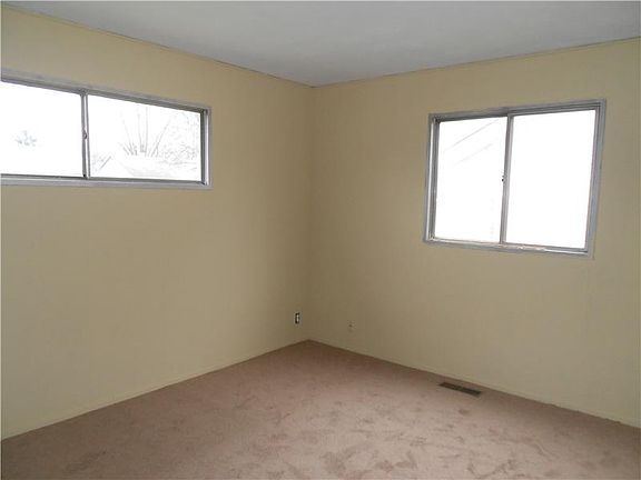 5th image of 113 Totten Dr