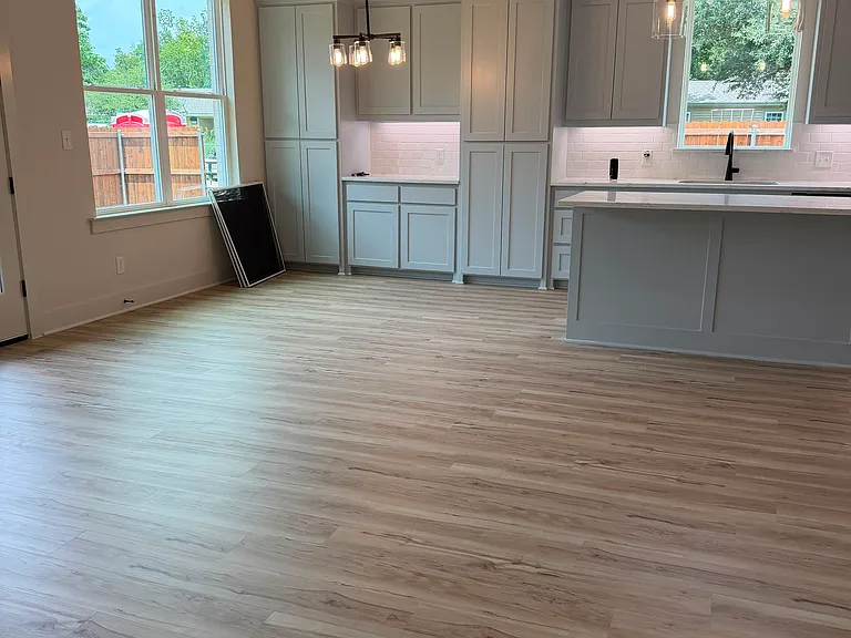 607 N Main St — Photo 6
