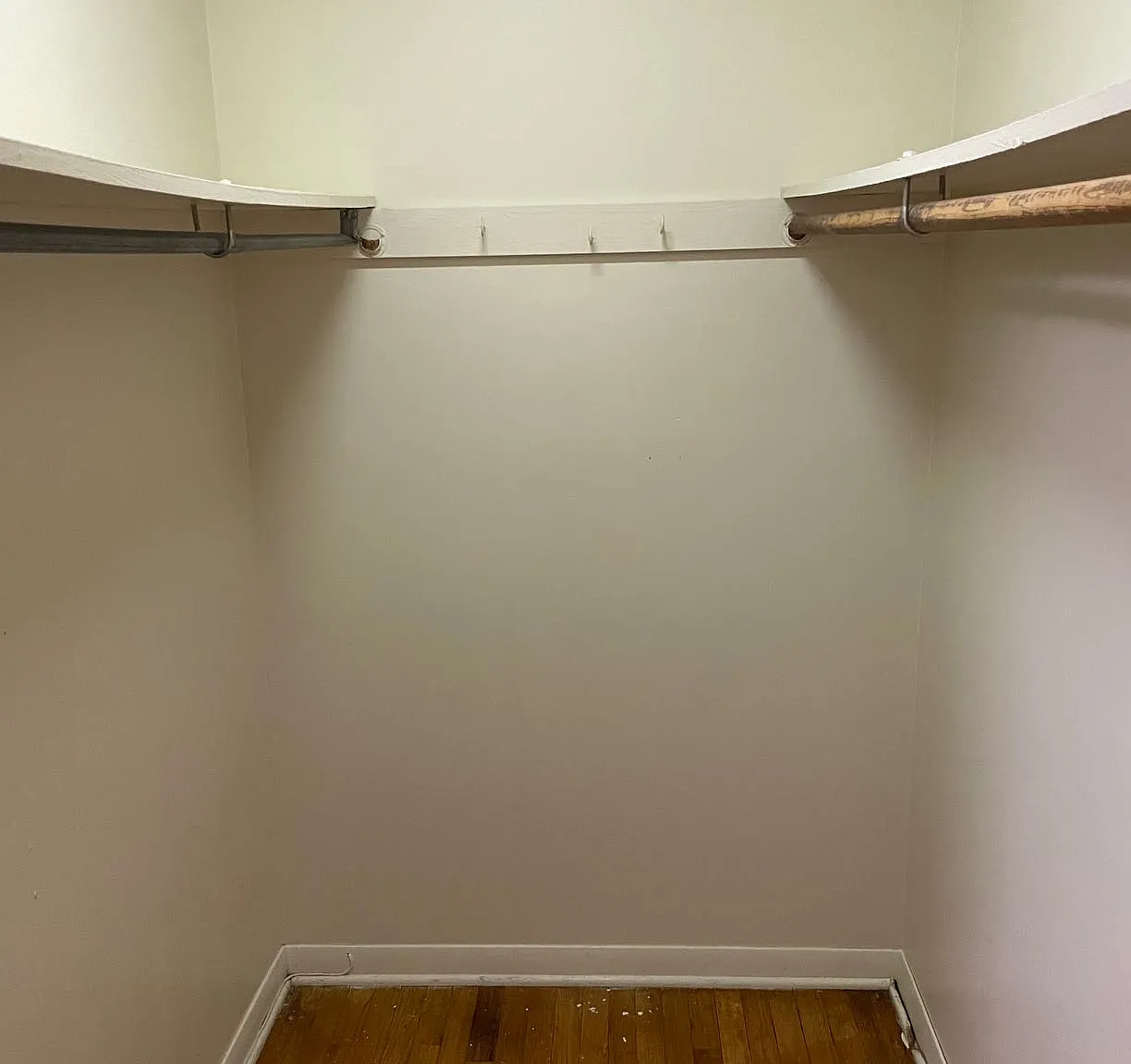 3 bed, 1.5 bath, 900 sqft, $1,695 — Photo 3
