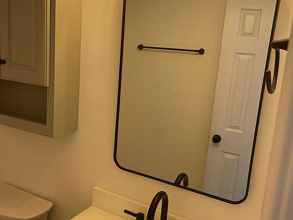 Guest bath, all brand new