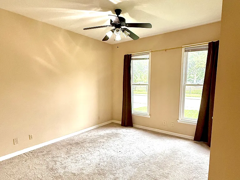 920 N Oriental St — Photo 5