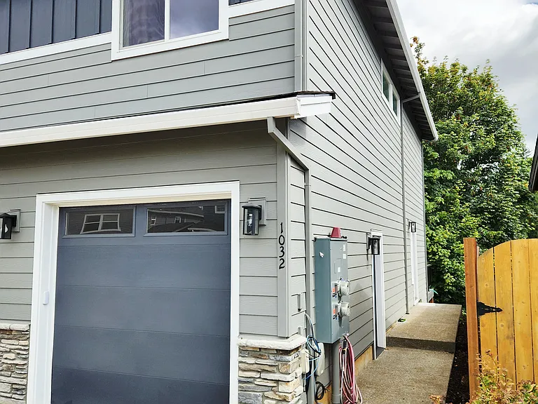 1032 SE Regan Hill Loop — Photo 3