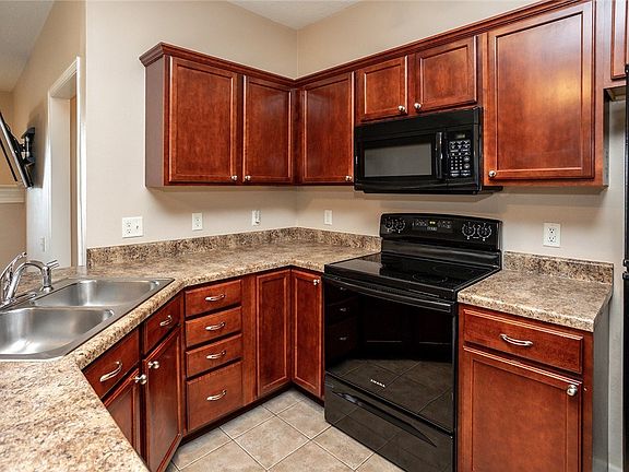 3rd image of 2406 NE Oak Dr Unit 6