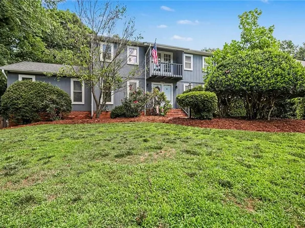 8805 Willowmede Dr, Lewisville, NC 27023
