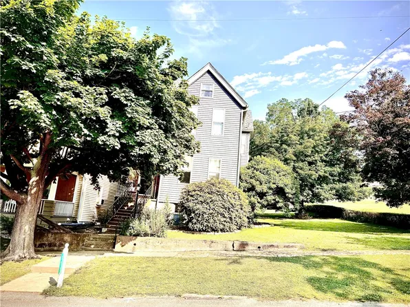 377 Chestnut St, Hyde Park, PA 15641