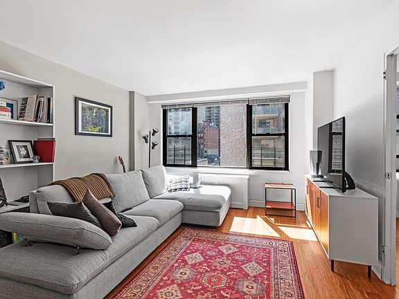 3rd image of 305 E 40th St APT 6P