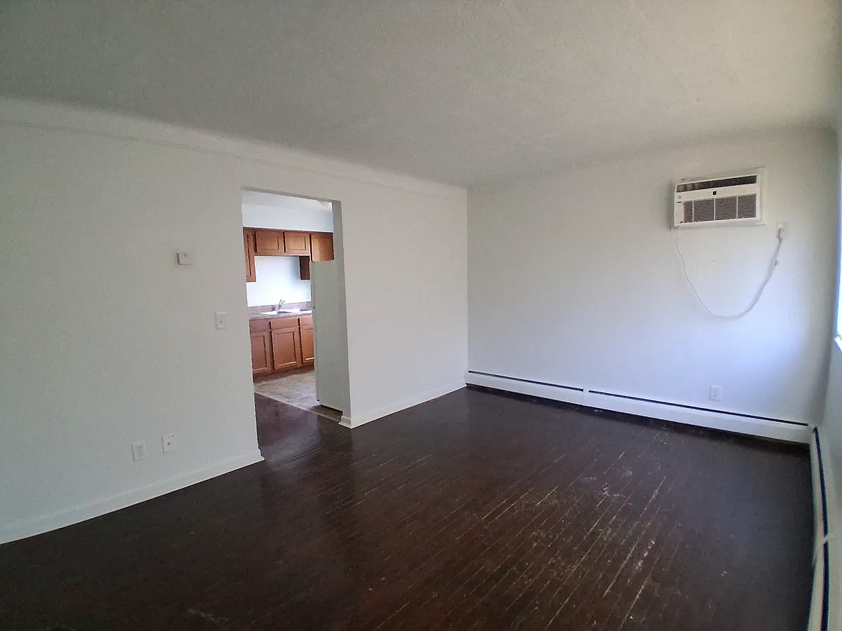 Building Photo - 2605 Chesterfield Ct #4