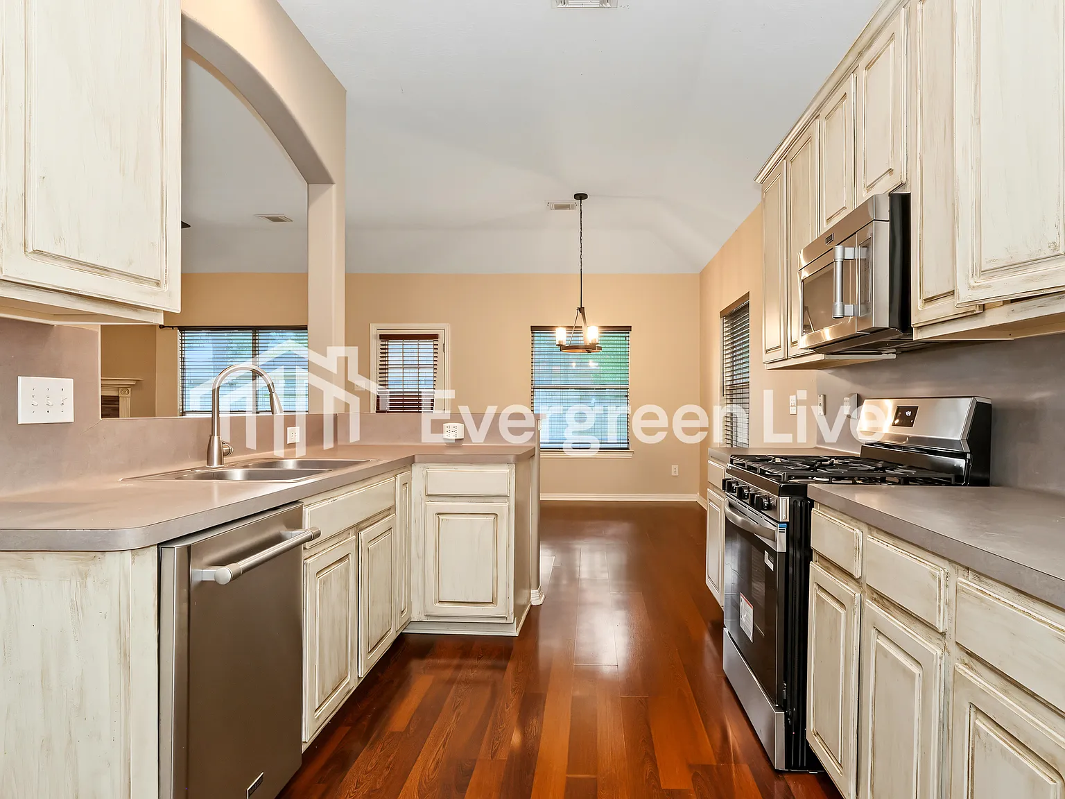3 bed, 2.0 bath, 1713 sqft, $1,795 — Photo 4