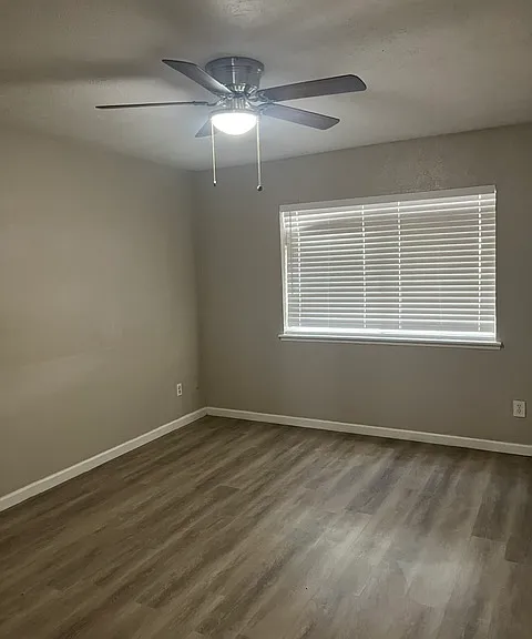 916 Hawthorne Dr — Photo 10