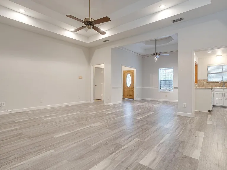 5629 Guadalajara Dr — Photo 11