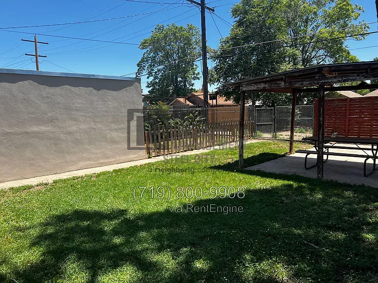 1520 E 8th St — Photo 18