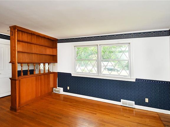 4th image of 301 Linville Rd