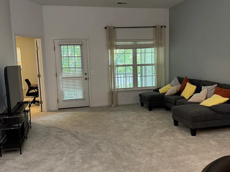 2768 S Knightsbridge Cir — Photo 1