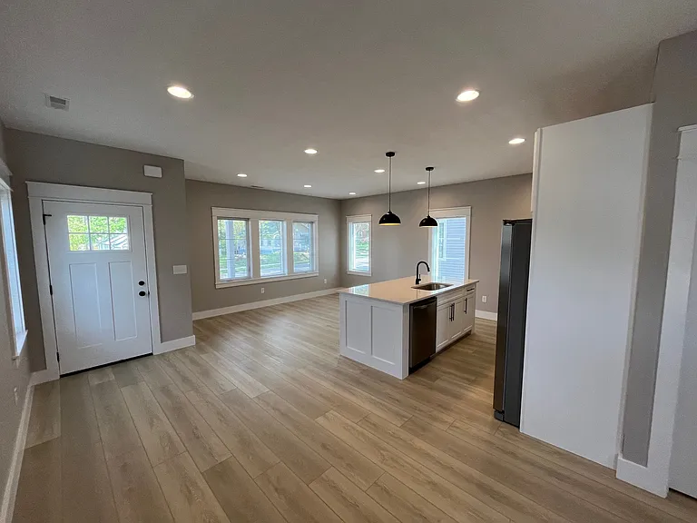 1213 N Madison St — Photo 14
