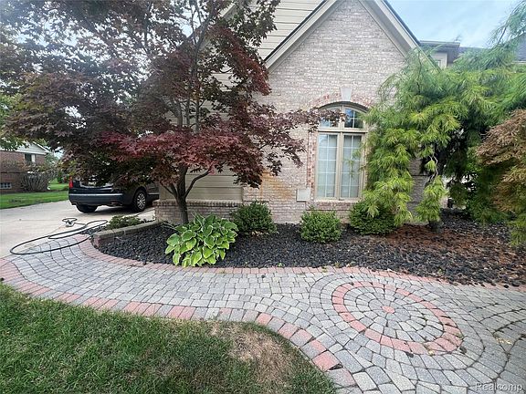 5th image of 45432 Addington Ln