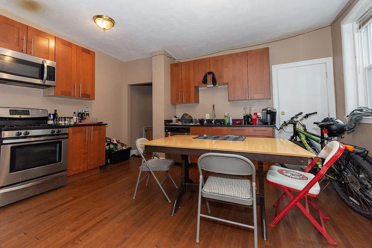 Building Photo - 6 Glenville Ave #81