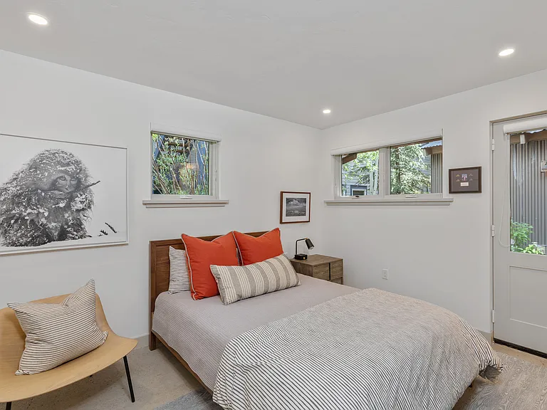 240 S Mahoney Dr #8 — Photo 16