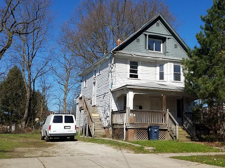 576 Madison Ave — Photo 4