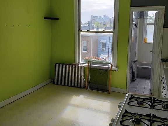 2nd image of 179 Russell St #3B
