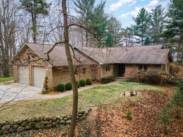 3132 E Beechwood Dr, Midland, MI 48640