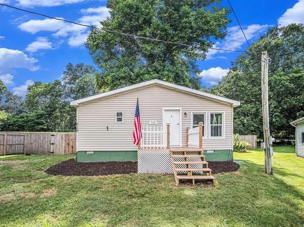 713 Maple Rd, Ionia, MI 48846